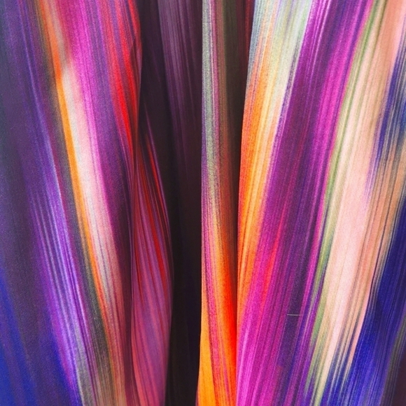 Vibrant Tunic with Gold accent. Size small. - Picture 4 of 5